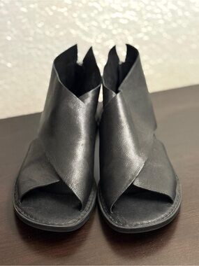 Born Black Leather Open Toe Ankle Sandals Back Zip Comfort Shoes Womens 10M
